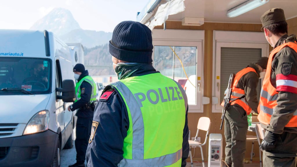Wegen Seuchen-Alarm: Mehrere Grenzübergänge in Österreich geschlossen - news - exxpress Nachrichten