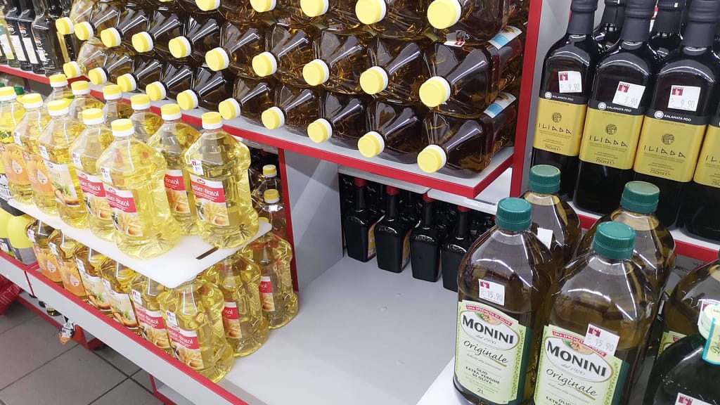 Preissturz im Ölregal: Supermärkte senken massiv bei Speiseölen - economy - exxpress Nachrichten
