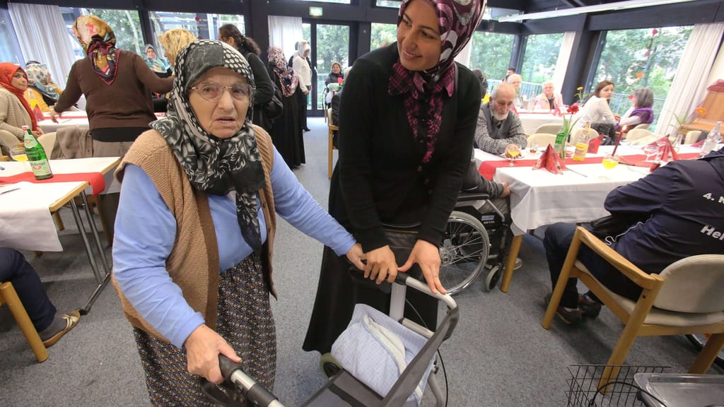 Diakonie musste Altenheim in Hamburg schließen, jetzt ziehen Migranten ein - news - exxpress Nachrichten