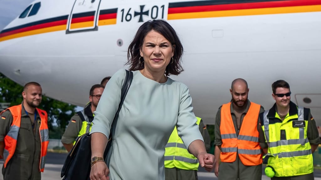 Baerbock warnt Trump auf letzter Dienstreise: „Keine Deals mit Putin!“ - politik - exxpress Nachrichten