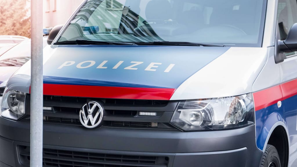 Befragung eskaliert: Syrische Familie schlägt auf Polizisten ein - news - exxpress Nachrichten