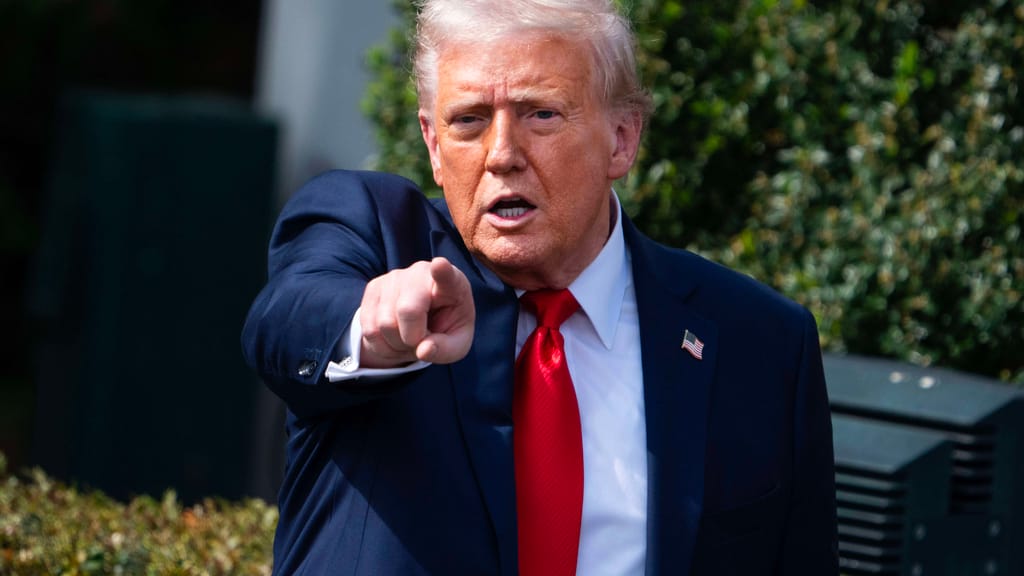 Kein Mitflug in der Air Force One: US-Präsident Trump schließt Medien aus - politik - exxpress Nachrichten