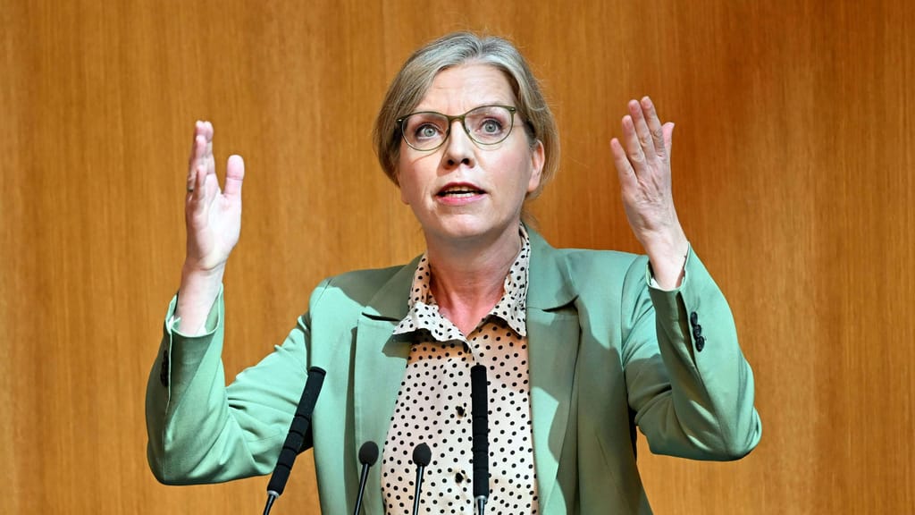 Marterbauers Budget-Wahnsinn: Große Empörung bei den Grünen - politik - exxpress Nachrichten