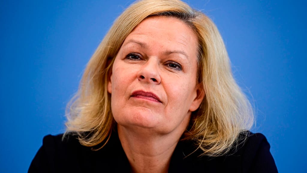 Verfassungsschutz-Bericht gegen die AfD gilt intern als „Faeser-Gutachten“ - politik - exxpress Nachrichten