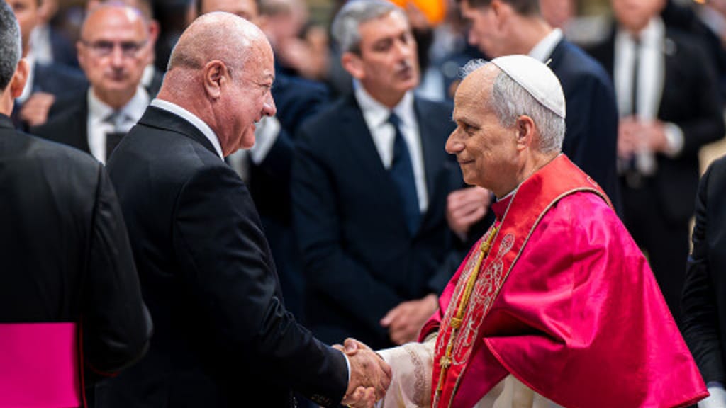 Was für ein Gegensatz: Kanzler beim Papst, Babler holt ESC-Sieger JJ ab - politik - exxpress Nachrichten