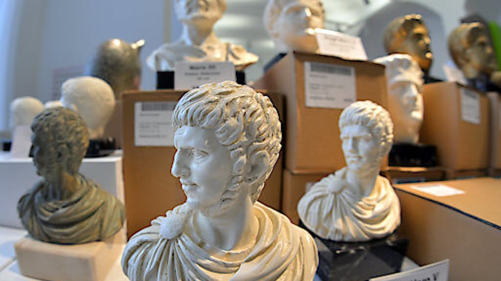 Aufruhr: War Kaiser Nero mit Transfrau verheiratet & bauten Schwarze Stonehenge? - politik - exxpress Nachrichten