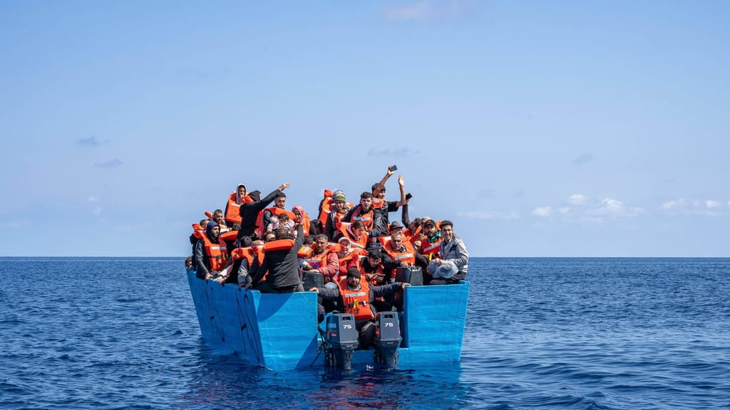 Italien am Limit: 13.000 Migranten in nur zwei Monaten über Mittelmeerroute - news - exxpress Nachrichten