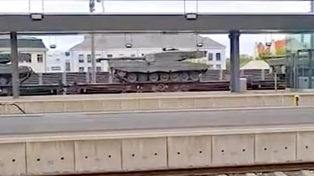 Getarnte Panzer rollen durch St. Pölten – Regierung schweigt! - politik - exxpress Nachrichten
