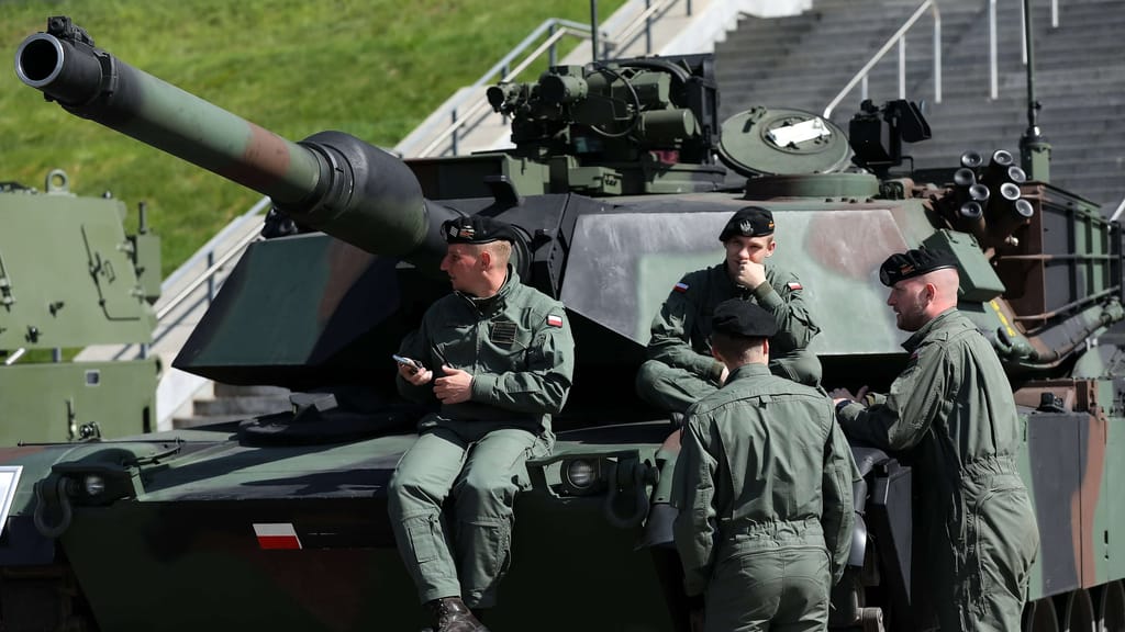 6 Milliarden aus EU-Corona-Topf für Polens Militär? FPÖ schlägt Alarm - politik - exxpress Nachrichten