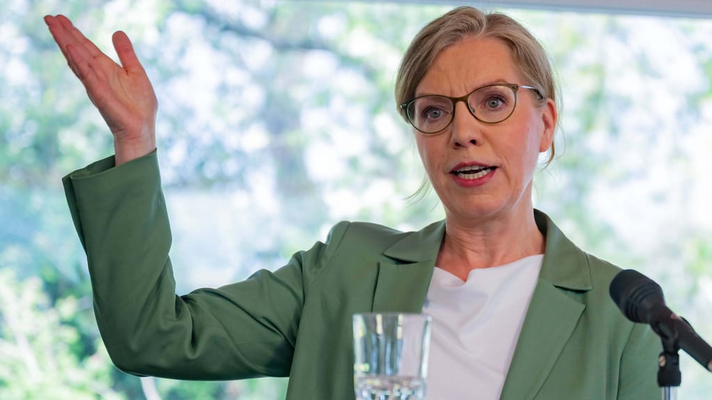 Grüne Gewessler übt Kritik: "Wer das Klima schützt, ist wieder der Dumme" - news - exxpress Nachrichten