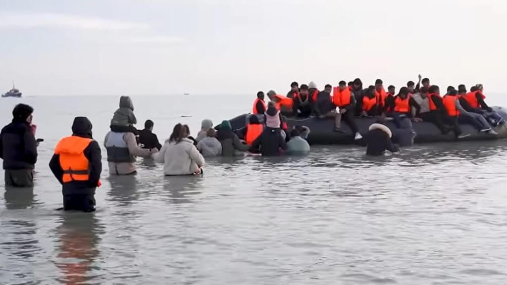 Migrantenansturm im Ärmelkanal: 1.200 illegale Migranten an einem einzigen Tag - news - exxpress Nachrichten