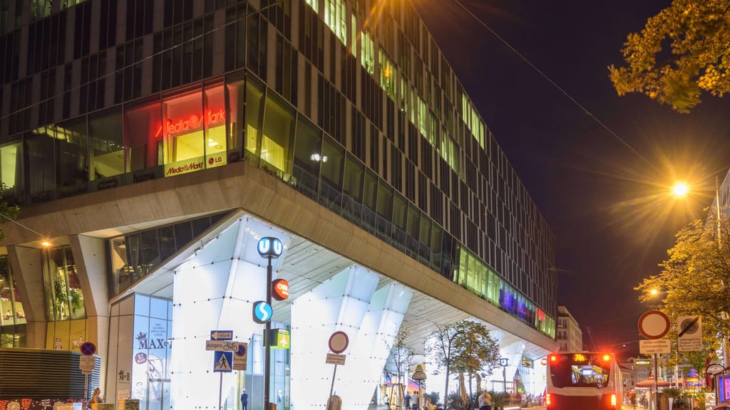 Angst in Wien Mitte: Polizei evakuiert Shoppingcenter nach Bombendrohung - news - exxpress Nachrichten