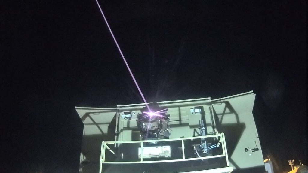 Weltpremiere im Krieg: Laser schießt Raketen ab - news - exxpress Nachrichten
