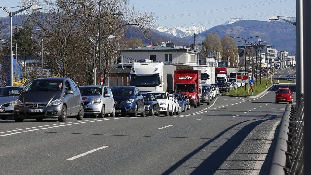 Pfingst-Stauchaos! 45 km Stillstand auf A10 – 5 Stunden Wartezeit - news - exxpress Nachrichten