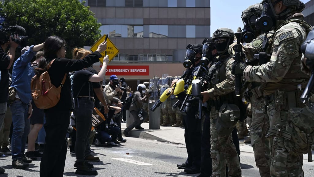 Demos in Los Angeles: Trump schickt 700 Marines und weitere Nationalgardisten - politik - exxpress Nachrichten