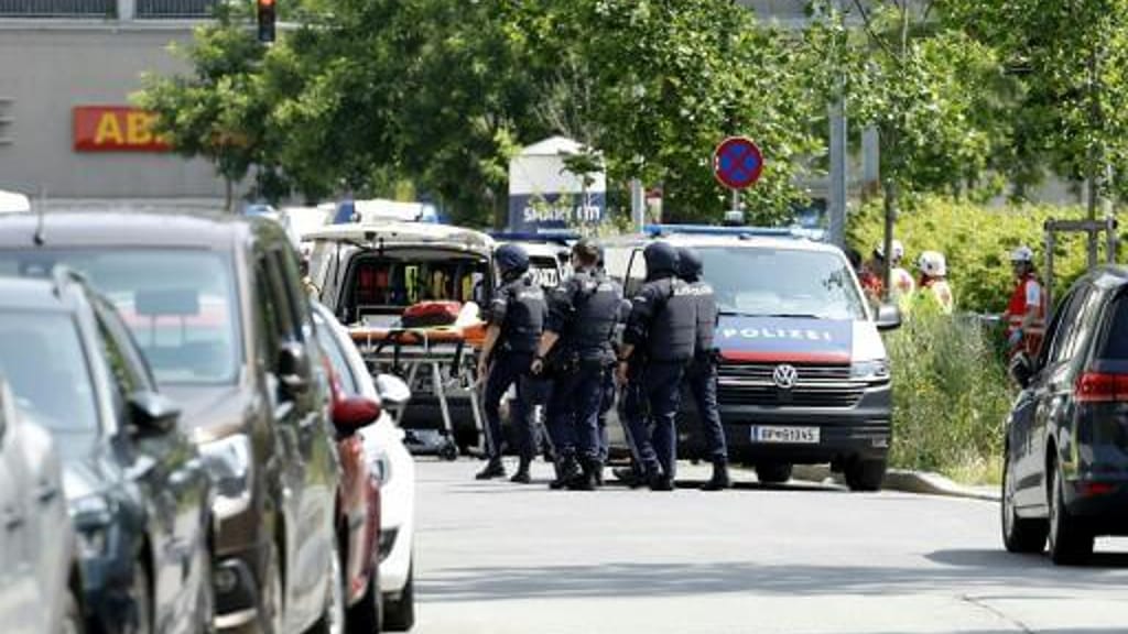 Amoklauf an Grazer Schule: Zehn Tote, Cobra durchsucht das Gebäude - news - exxpress Nachrichten