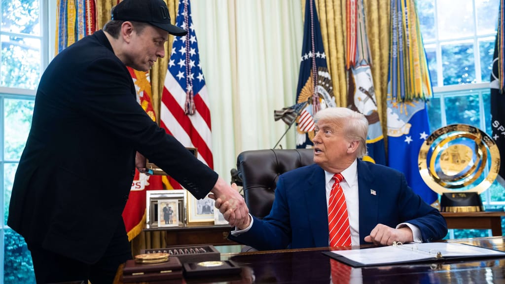 Musk knickt ein: „Bin zu weit gegangen“ – Jetzt wieder Kuschelkurs mit Trump? - politik - exxpress Nachrichten