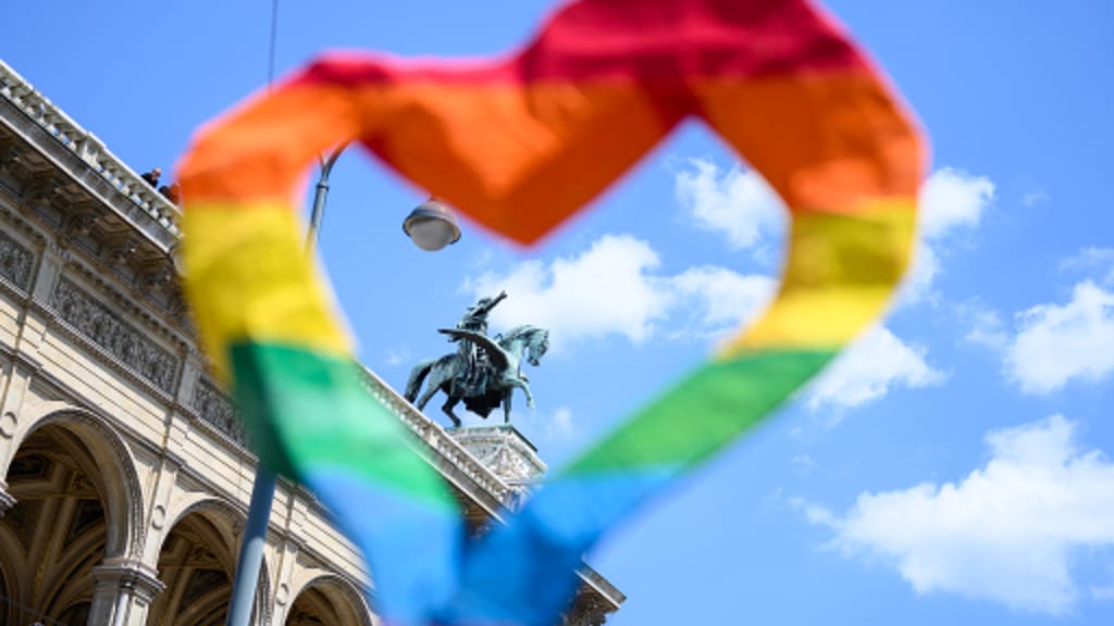 ORF zeigt Pride-Parade in Hochglanz – finanziert durch Zwangsgebühren - news - exxpress Nachrichten