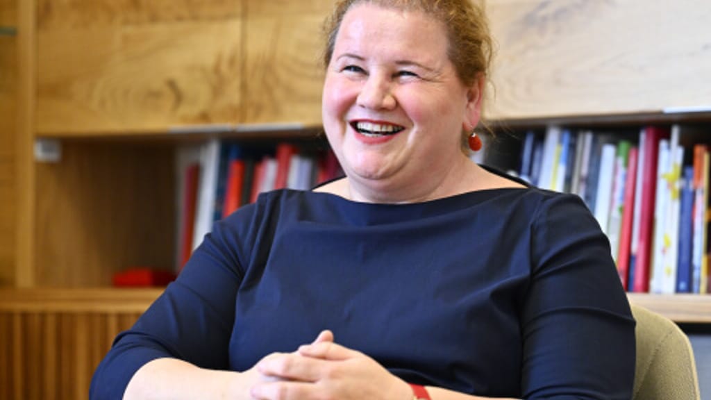 Von der Gewerkschaft zur Sparministerin: Schumann streicht bei den Älteren! - politik - exxpress Nachrichten
