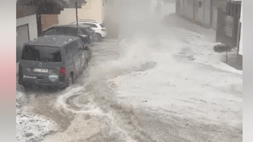 Heftige Unwetter: Hagel und Platzregen verwandeln Tirols Straßen in Sturzbäche - news - exxpress Nachrichten