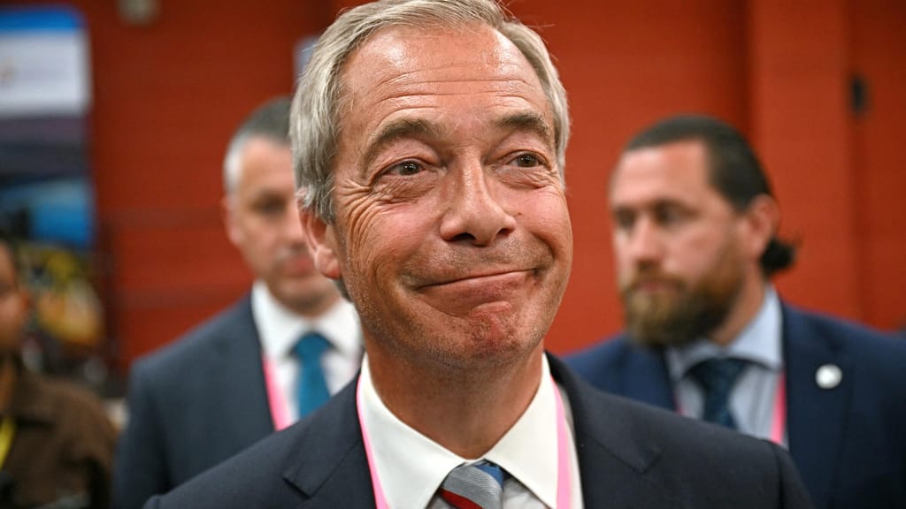 Polit-Beben in London: Nigel Farage in Umfragen auf Platz eins! - politik - exxpress Nachrichten