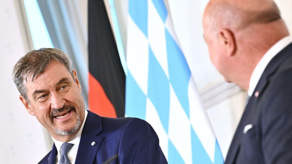Markus Söder setzt in Wien auf „Wurst-Diplomatie" - politik - exxpress Nachrichten
