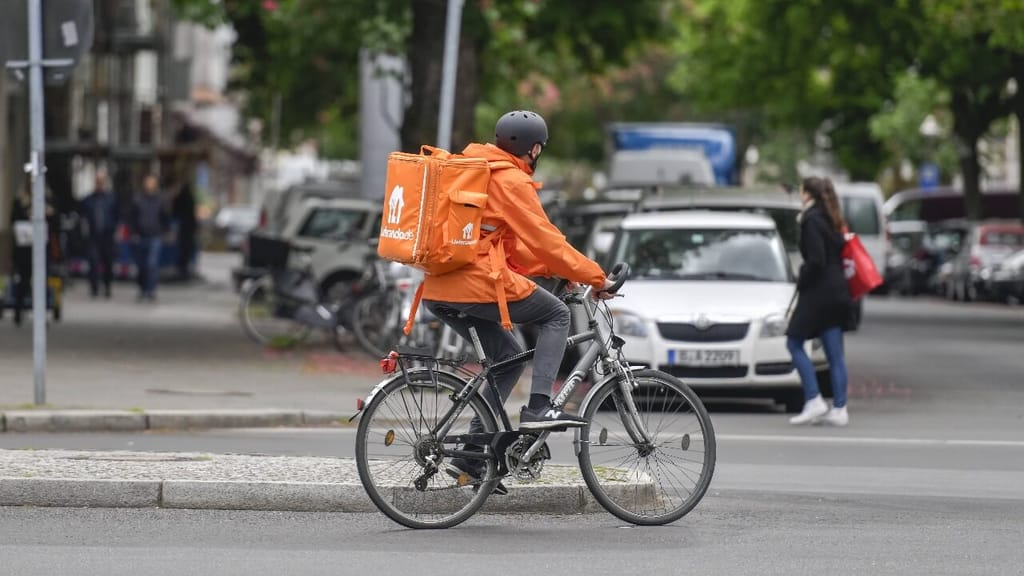 Zusteller kassieren doppelt: AMS-Geld & Schwarzlohn! - news - exxpress Nachrichten