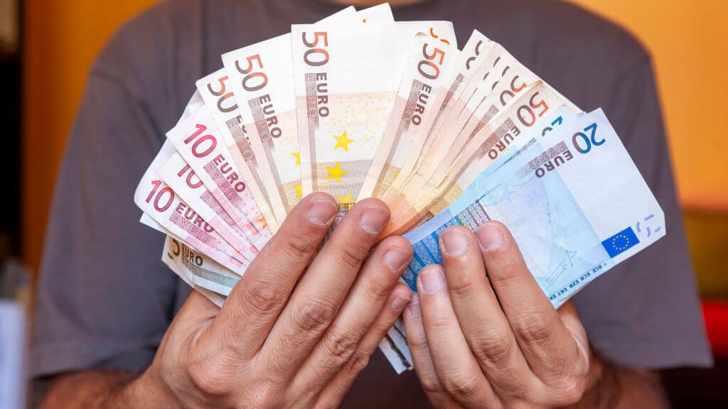 OGH-Urteil: Kreditgebühren oft illegal – so können Betroffene Geld zurückfordern - economy - exxpress Nachrichten