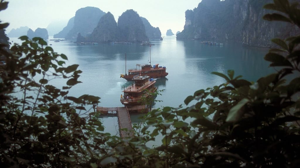 18 Tote, 20 Vermisste! Touristenschiff in Halong-Bucht gekentert - news - exxpress Nachrichten
