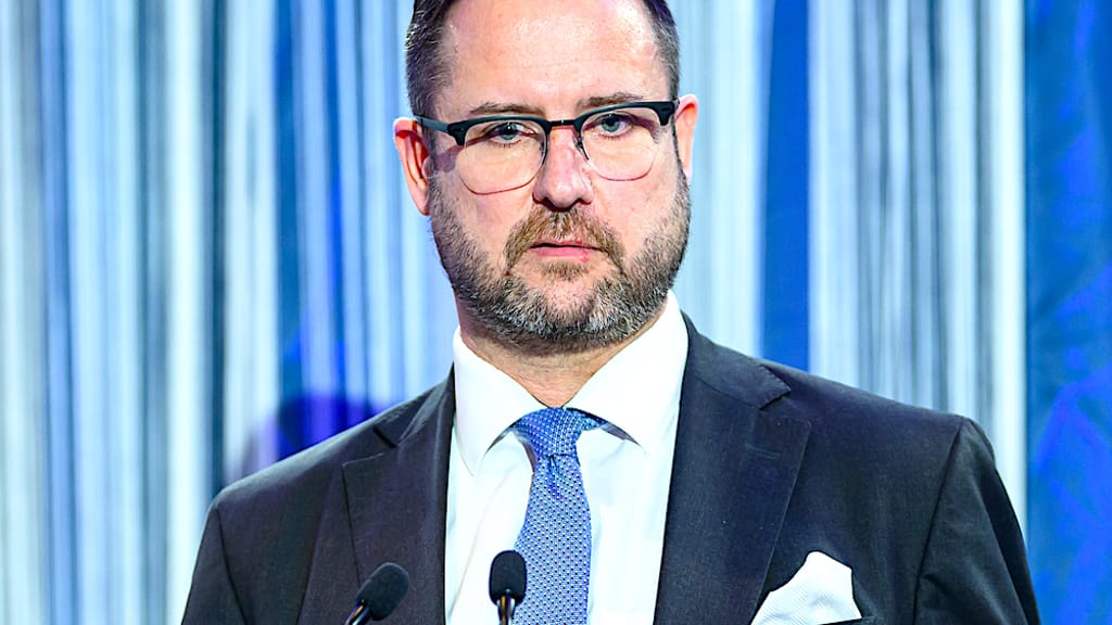 FPÖ rechnet ab: „Verliererkoalition lebt in Saus und Braus“ - politik - exxpress Nachrichten