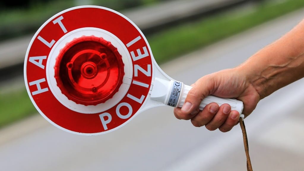Wilde Szenen in Wels: Frau verletzt Polizisten bei Verkehrskontrolle - news - exxpress Nachrichten