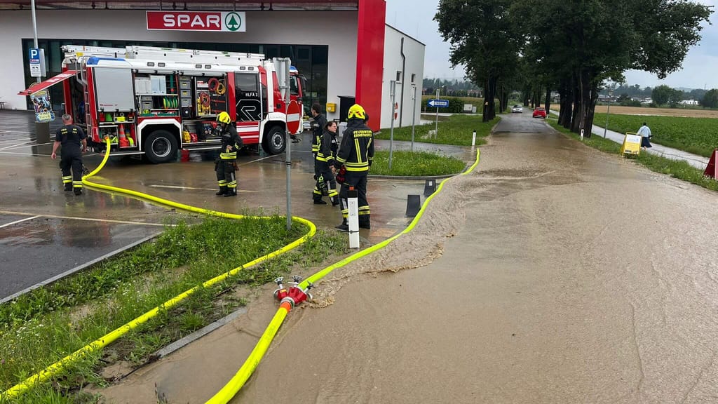 Ortsteile stundenlang abgeschnitten: Feuerwehren nach schweren Unwetter gefordert - news - exxpress Nachrichten