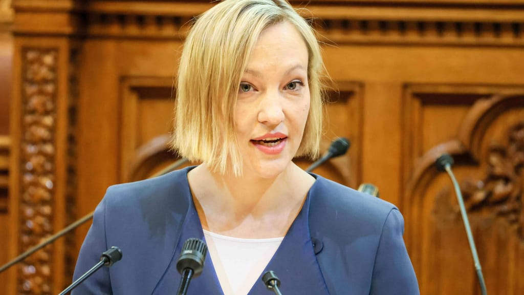 Hungerländer (ÖVP) zu „Männer“ im Frauen-Fußball: „Pure Frauenfeindlichkeit!“ - politik - exxpress Nachrichten