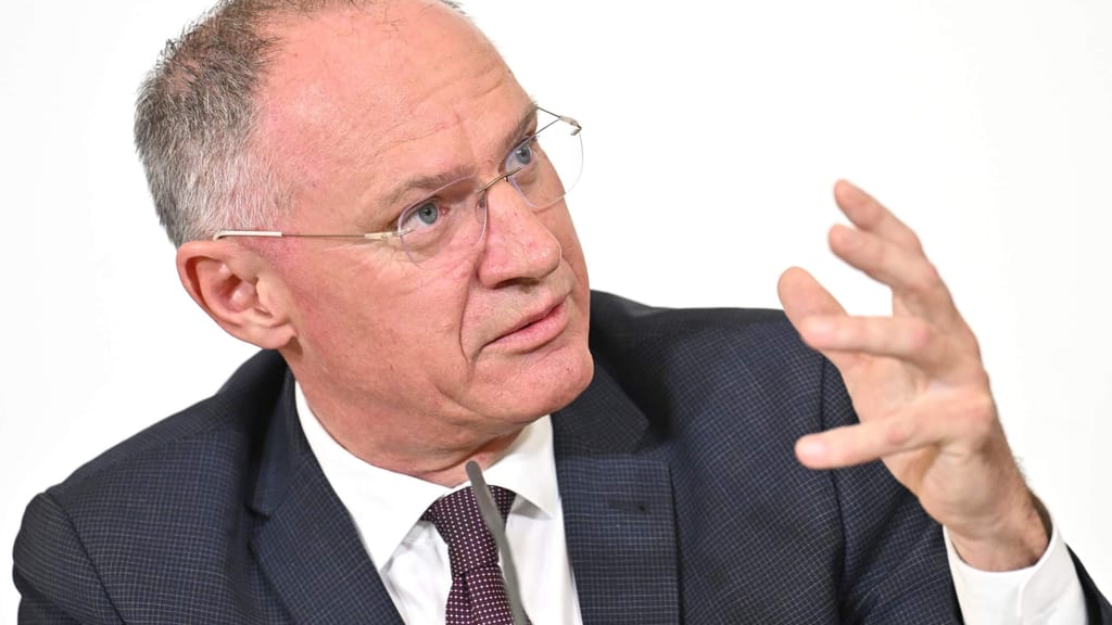 NGOs kritisieren Syrer-Abschiebung – Karner (ÖVP) und Schnedlitz (FPÖ) kontern - news - exxpress Nachrichten