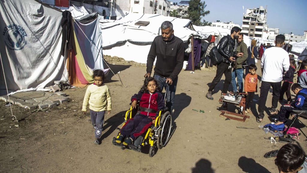 Spanien fliegt Kinder aus Gaza samt Familien ein - politik - exxpress Nachrichten