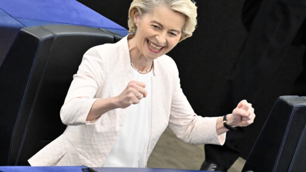 Von der Leyen lobt Meinungsfreiheit – Kritiker ruft dazwischen und wird verhaftet - politik - exxpress Nachrichten