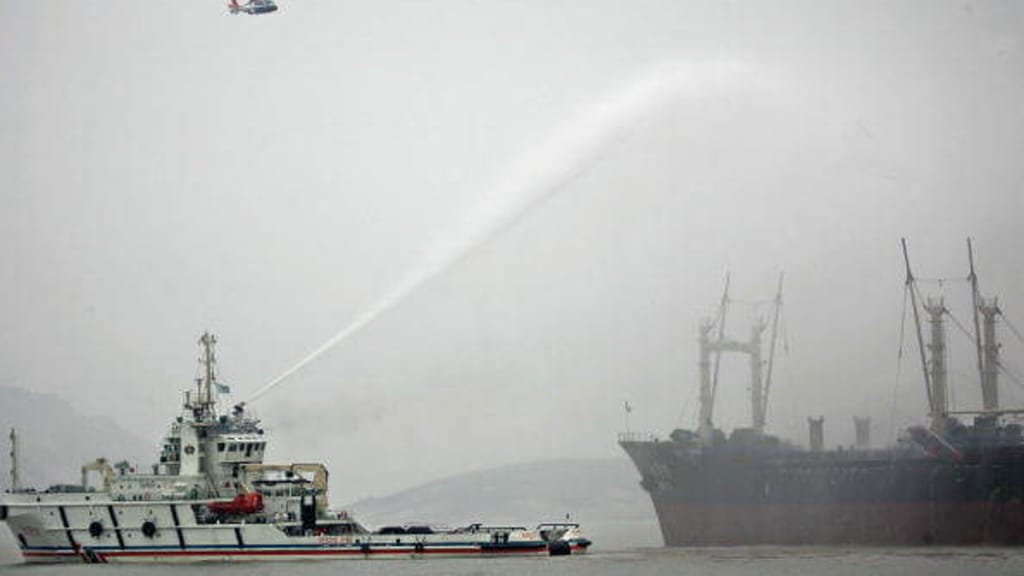 China drängt US-Kriegsschiff vom umstrittenen Scarborough-Riff ab - politik - exxpress Nachrichten