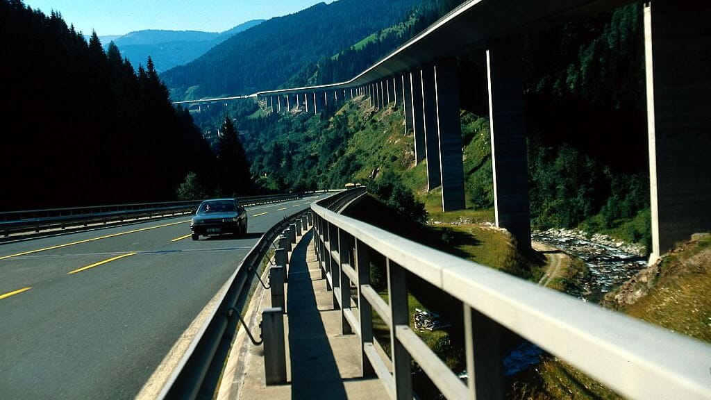 Fünf Verletzte bei Serienauffahrunfall auf Tauernautobahn in Kärnten - news - exxpress Nachrichten