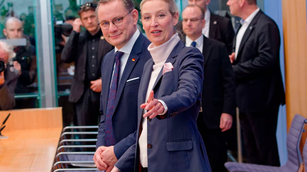 AfD schockt Merz: Neue Umfrage zeigt Union nur noch knapp vorn - politik - exxpress Nachrichten