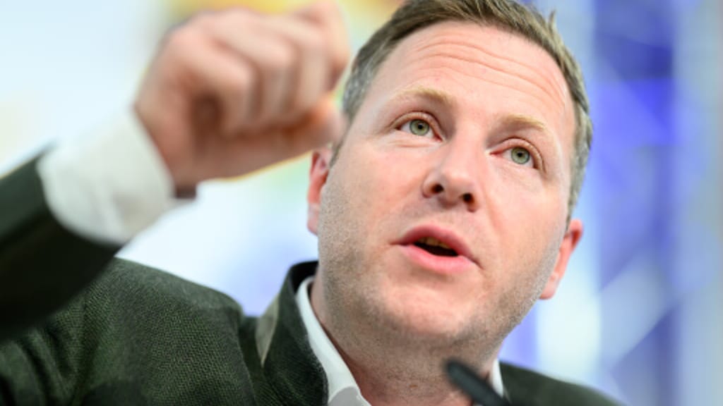 Österreichischer NGO-Komplex aufgedeckt: 4,3 Mrd an 725 Organisationen - politik - exxpress Nachrichten