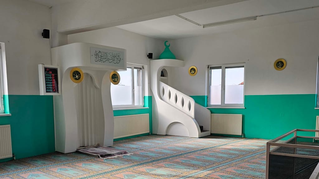 Islamisten verweigern Räumung einer illegalen Moschee - politik - exxpress Nachrichten