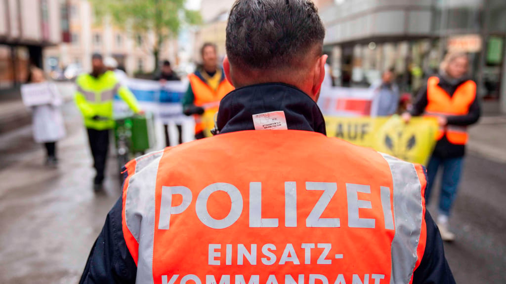 Polizei-Großaufgebot zum Schulstart: Sind unsere Kinder in Gefahr? - news - exxpress Nachrichten