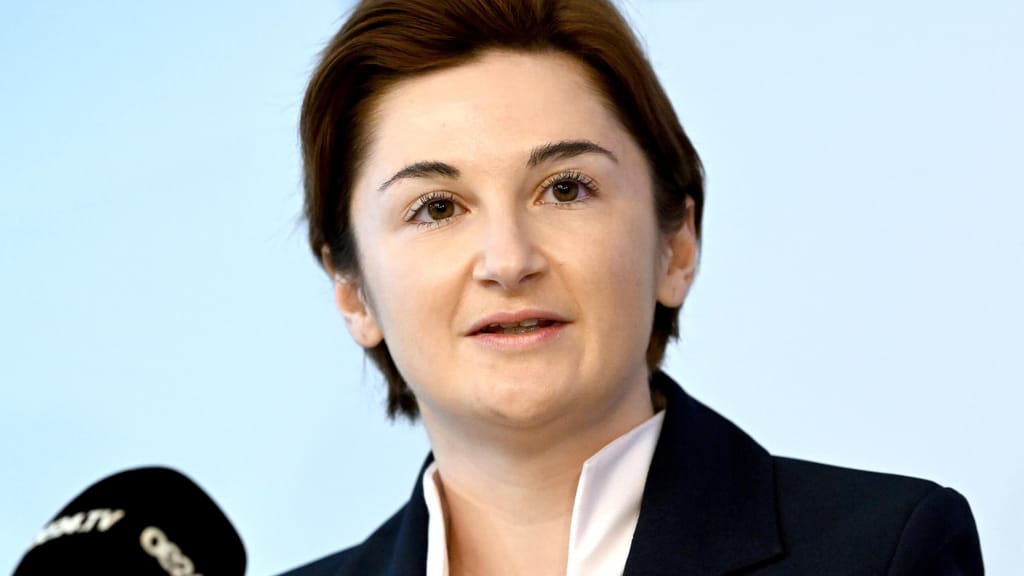 Ab heute Schluss: Salzburg streicht Familienboni für Asylwerber - politik - exxpress Nachrichten