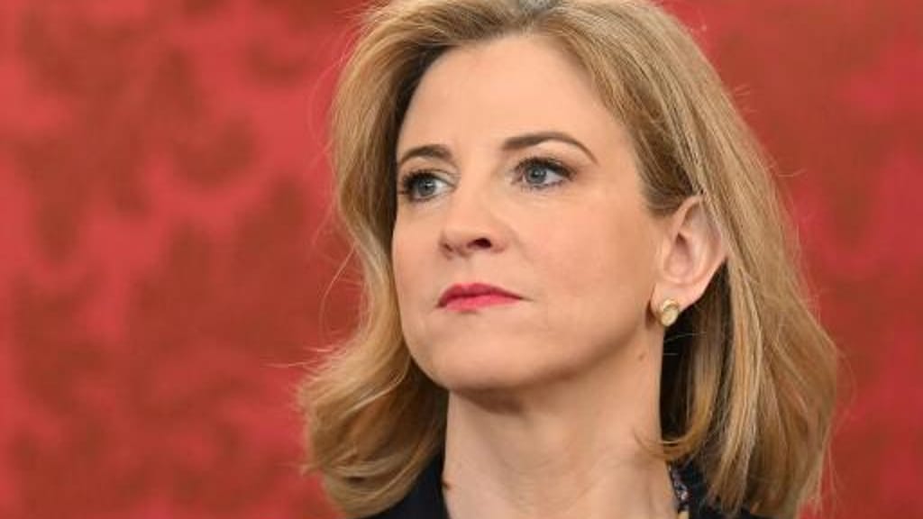 Meinl-Reisinger & Co. im freien Fall: NEOS verlieren massiv an Vertrauen - politik - exxpress Nachrichten