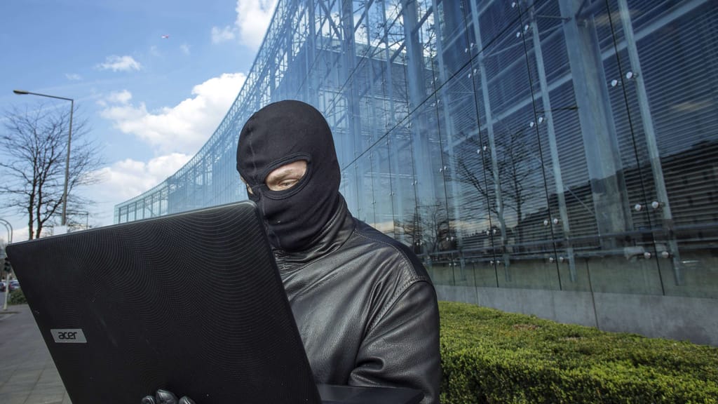Tiroler Online-Betrüger gefasst: 20 Opfer, 20.000 Euro Schaden - news - exxpress Nachrichten