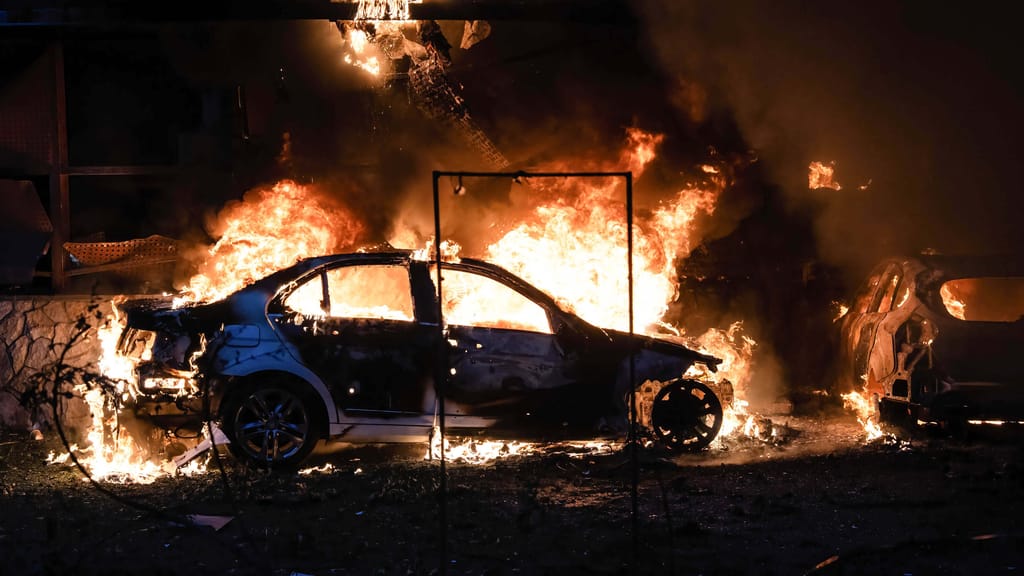 Flammen-Hölle in Deutschland: Vater und Kinder sterben im E-Auto - news - exxpress Nachrichten
