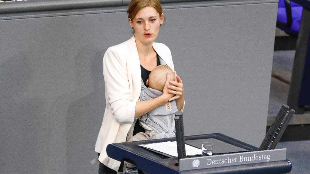 Premiere im Bundestag: Erste Rede mit Baby im Arm - politik - exxpress Nachrichten