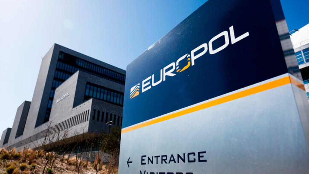 Brüssel rüstet Europol gegen Schlepper auf - politik - exxpress Nachrichten