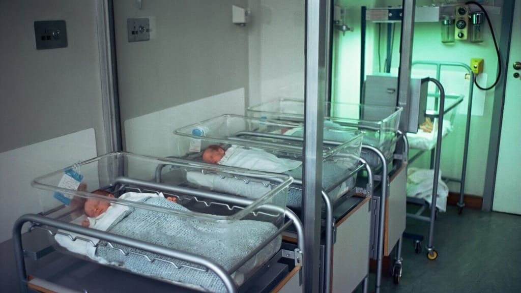 Baby-Verwechslung in Graz: Frauen finden sich nach 35 Jahren wieder - news - exxpress Nachrichten