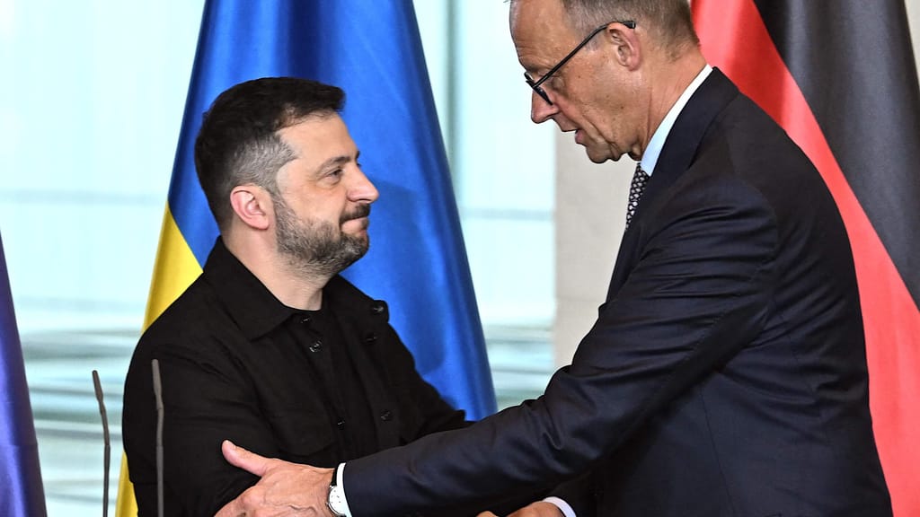 Merz schlägt 140-Mrd-Kredit für Ukraine aus Russland-Vermögen vor - politik - exxpress Nachrichten